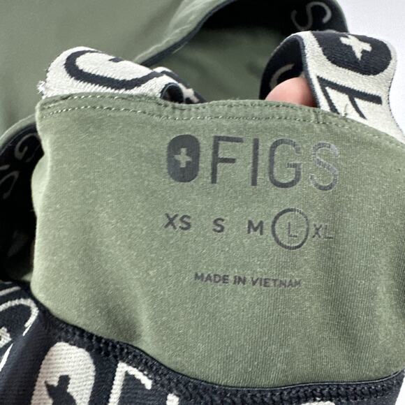 Figs Sports Bra Lot of 3 Large 2 green 1 Black Performance Underscrub Wireless - Picture 12 of 14